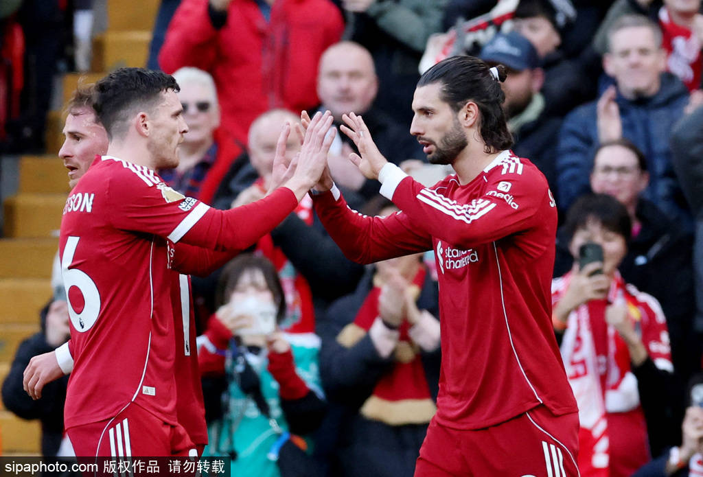 英超-索博任意球破门 利物浦第90分钟失球1-1热刺进前5